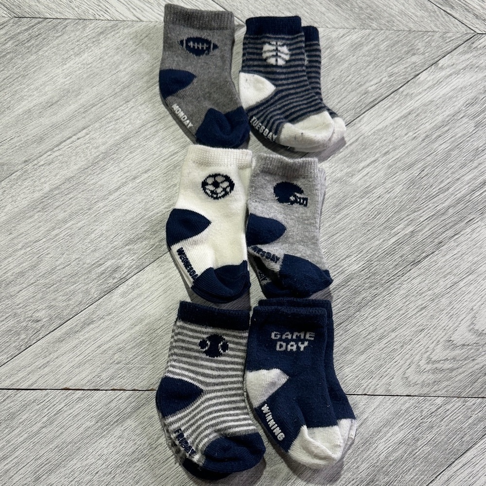 👦🏼 5/$35 - Infant - 3-12M game day socks